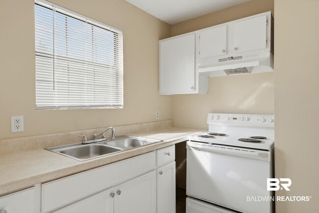 Building Photo - 6392 Schoel Ln