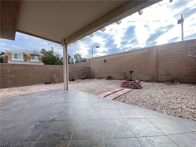 Building Photo - 175 Real Long Way