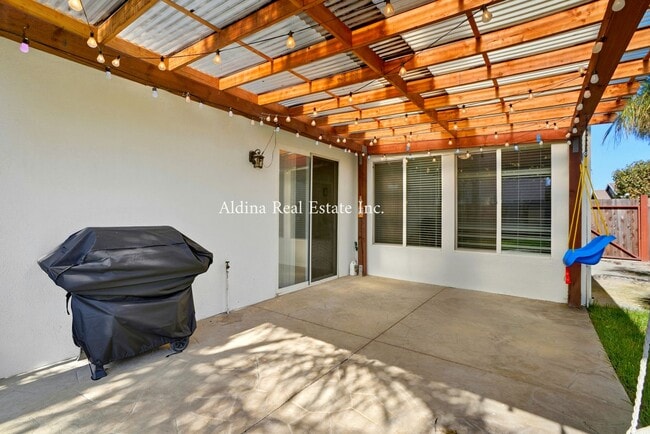 Building Photo - Monte Bella Community