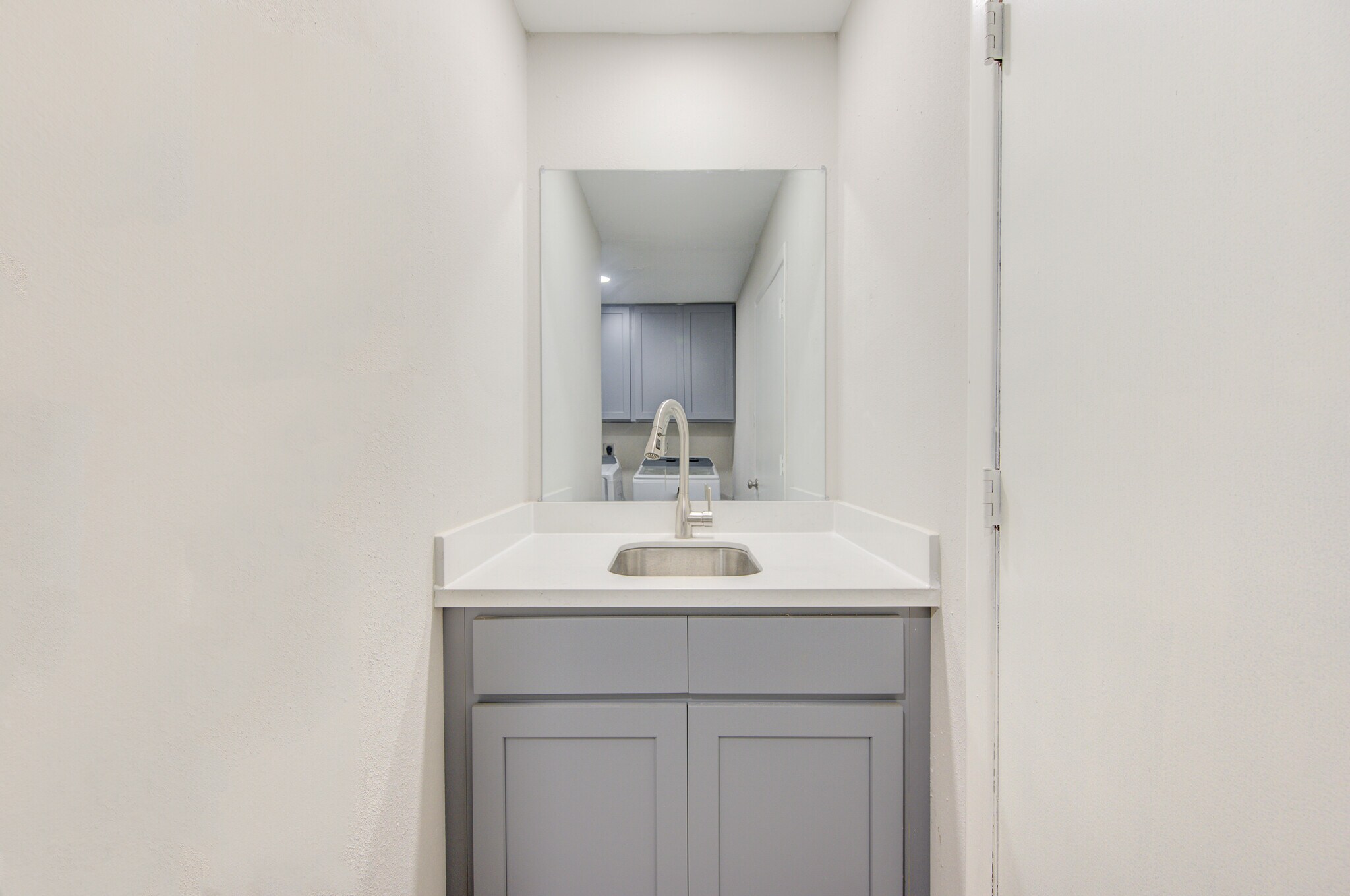 Building Photo - 6026 Clarewood Dr