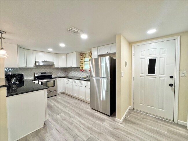 Building Photo - 126 Flamingo Dr