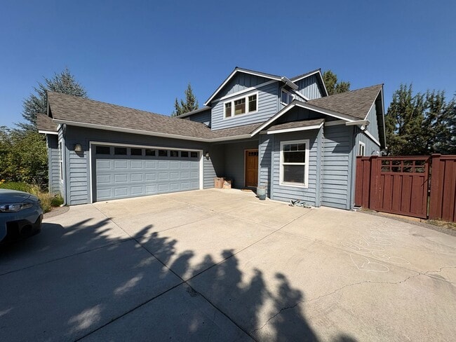 Building Photo - 1326 SW Rimrock Way