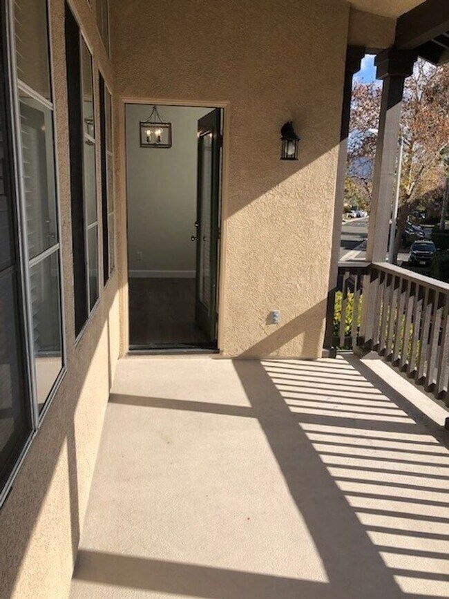 Building Photo - PICTURE PERFECT 2 BR/2 BATH PLUS LOFT END UNIT CONDO WITH DIRECT ACCESS 2 CAR GARAGE