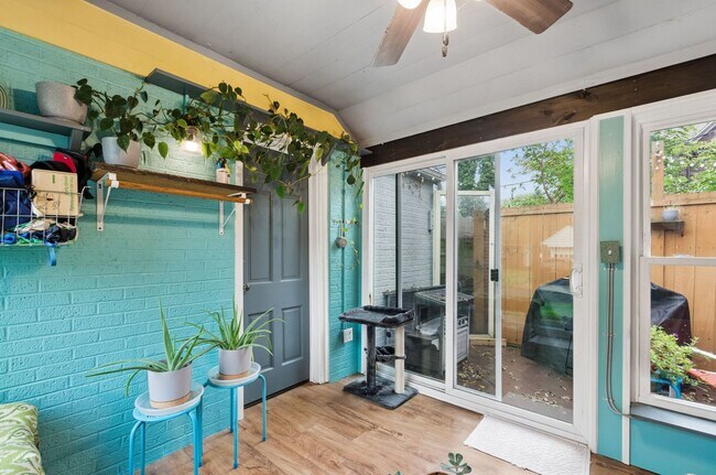 Building Photo - 2996 Woodbine Pl