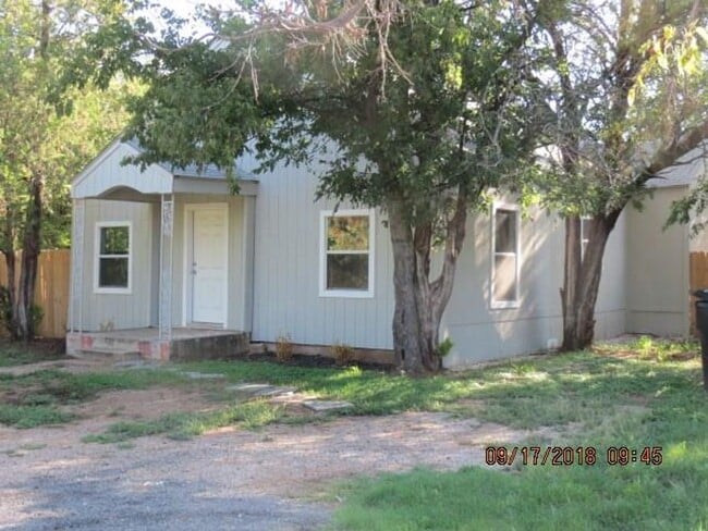 Building Photo - Updated 2 Bedroom!