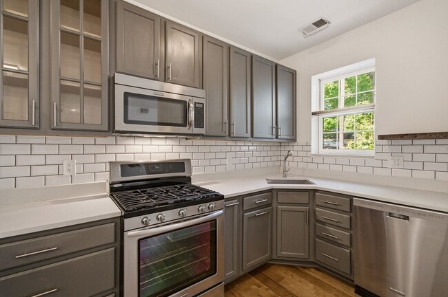 Building Photo - 2926 Porter St NW