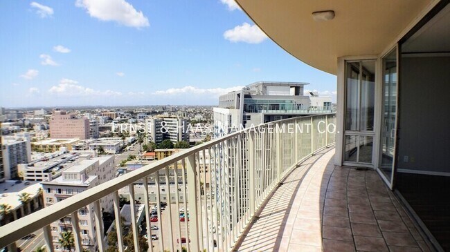 Building Photo - 700 E Ocean Blvd