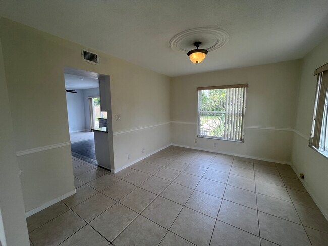 Building Photo - 5 Wisteria Dr