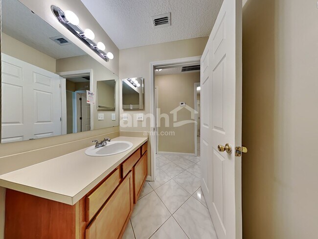 Building Photo - 9422 Daniels Mill Dr