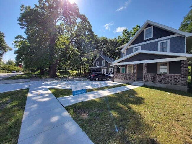 Building Photo - 2406 Woodland Ave