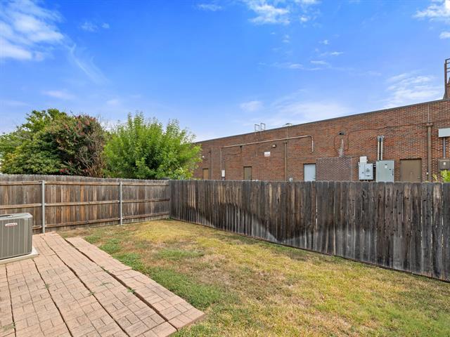 Building Photo - 6504 Lago Vista Dr