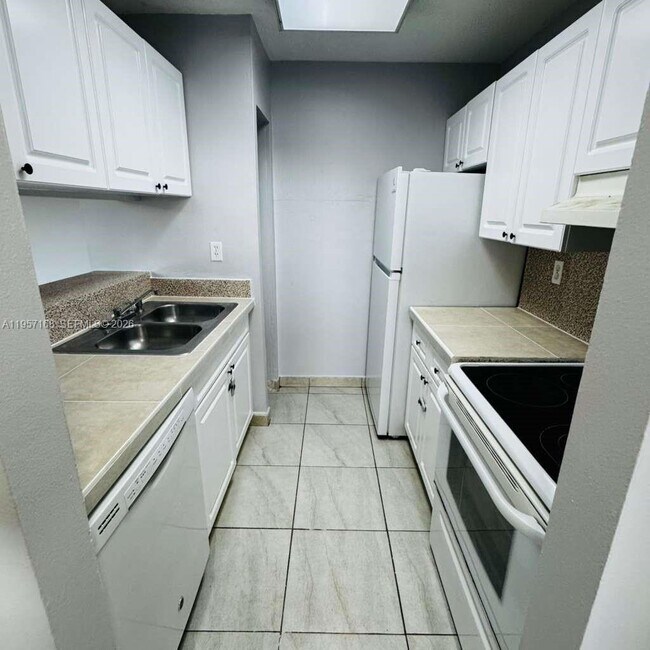 Building Photo - 8004 SW 149th Ave