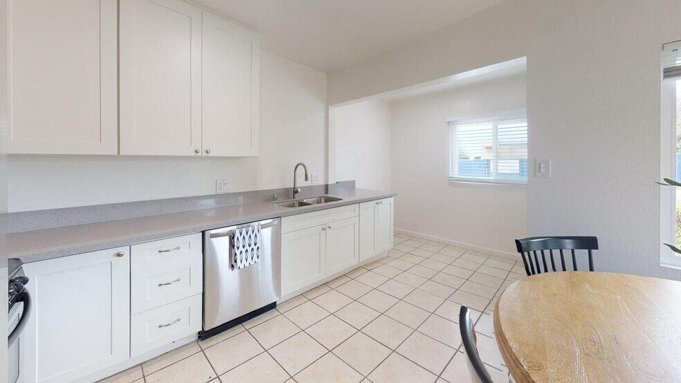 Building Photo - 1605 Diamond St