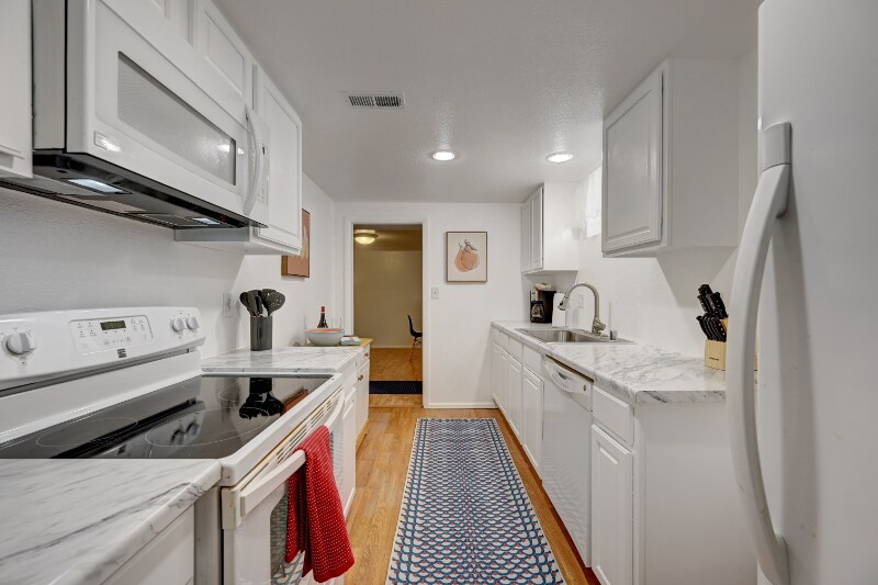 Building Photo - 471 S Marshall St