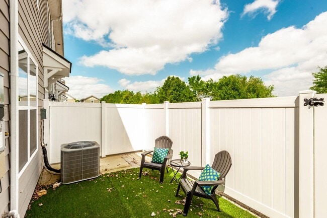 Building Photo - 342 Manor Row