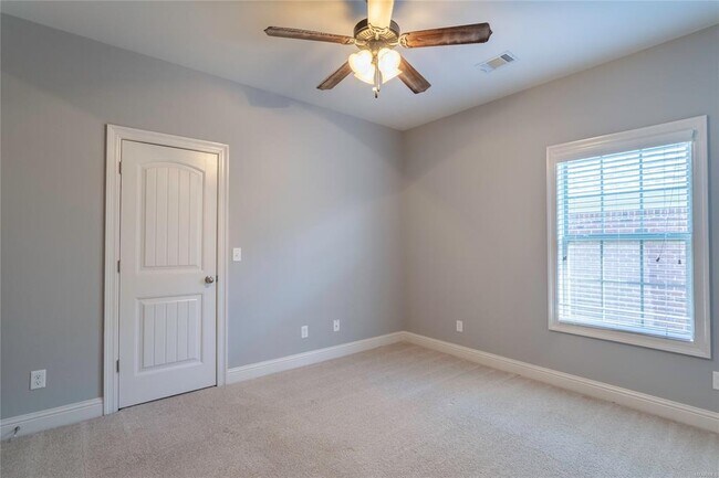 Building Photo - 8740 Pemberton Park