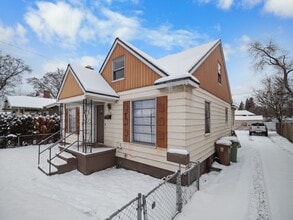 Building Photo - Near Campus! Cozy & Convenient Living