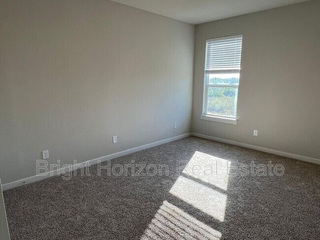 Building Photo - 3409 Valley Vista Dr