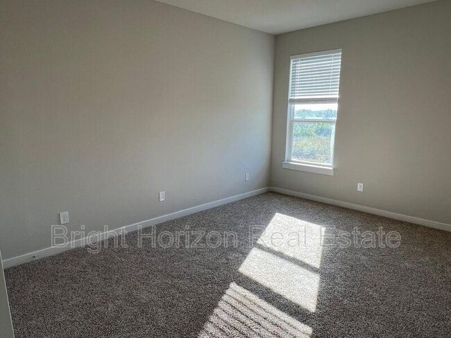 Building Photo - 3479 Valley Vista Dr