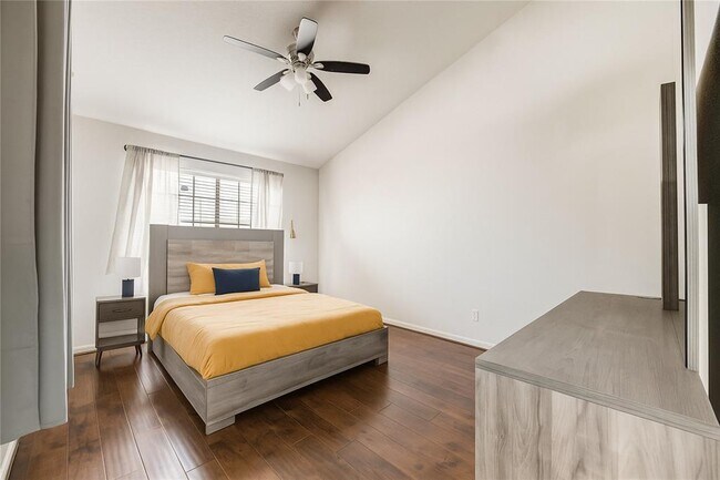 Building Photo - 2121 El Paseo St