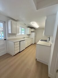 Building Photo - 270 S Edgehill Dr