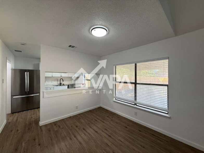 Building Photo - 9923 Birch Field Dr