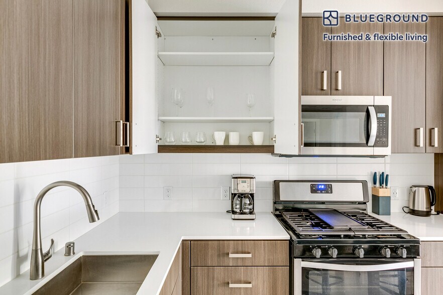 Building Photo - 3560 Rambla Pl