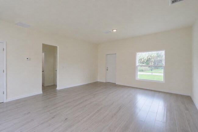 Building Photo - 608 Kleinart Dr