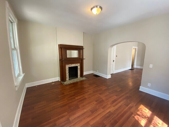 Building Photo - 638 S Pearl St