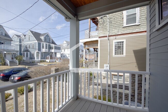Building Photo - 83 Linden St