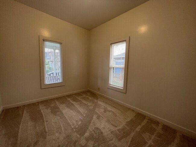 Building Photo - 5511 Brooklyn Ave NE