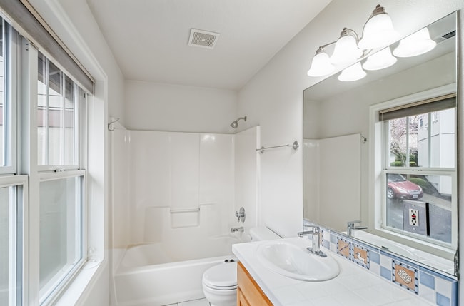 Building Photo - Gorgeous 4 Bed, 2.5 Bath House!