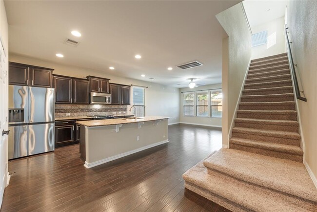 Building Photo - 9961 Aly May Dr