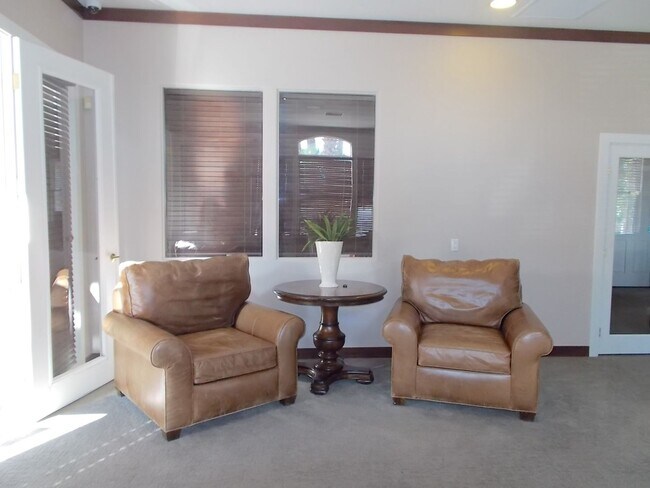 Building Photo - Beautiful 1-Bedroom Condo in Prime Bella V...