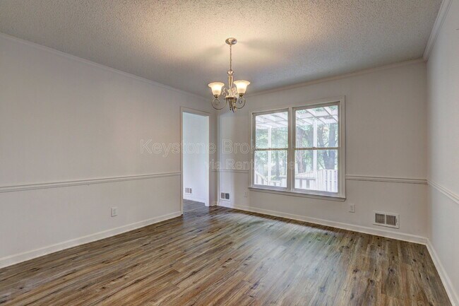 Building Photo - 212 Clarkdell Dr