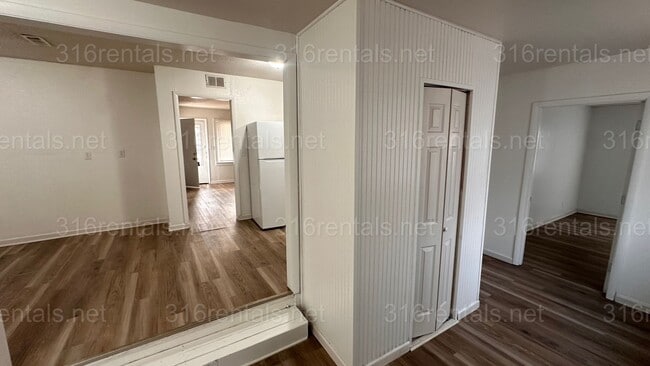 Building Photo - $1000 - 3 bed 1 bath - Single Family Home