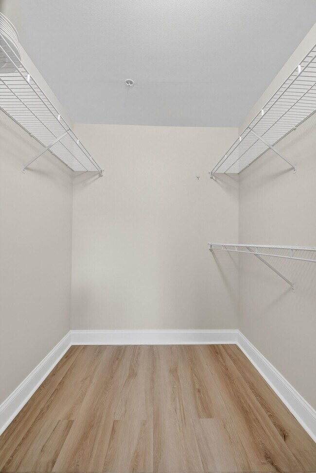 Building Photo - 630 S Sapodilla Ave