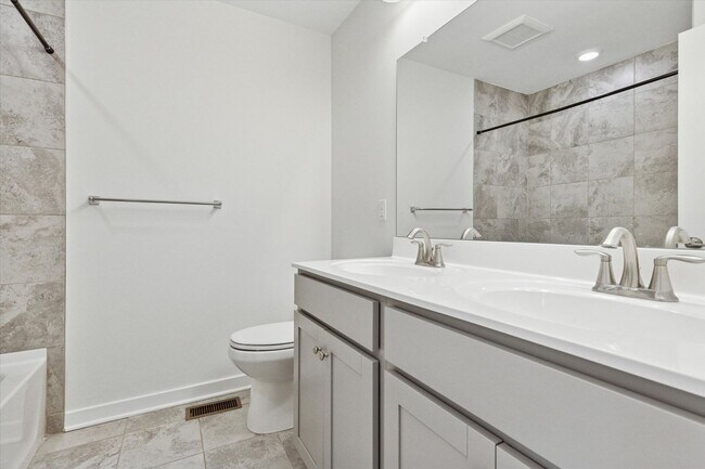 Building Photo - Available Immediately – 3 Bedroom / 2.5 Ba...
