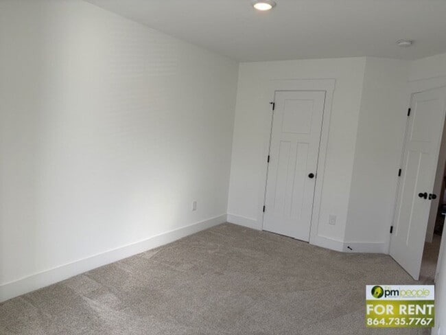 Building Photo - 3/2.5 Townhome in Excellent Greenville/Travelers Rest Location!