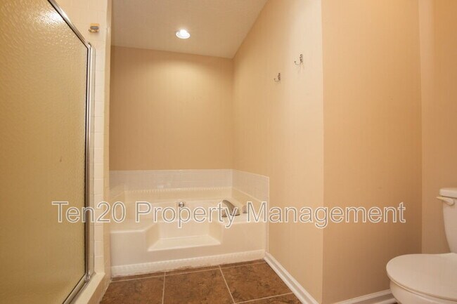 Building Photo - 11 Leah Ct