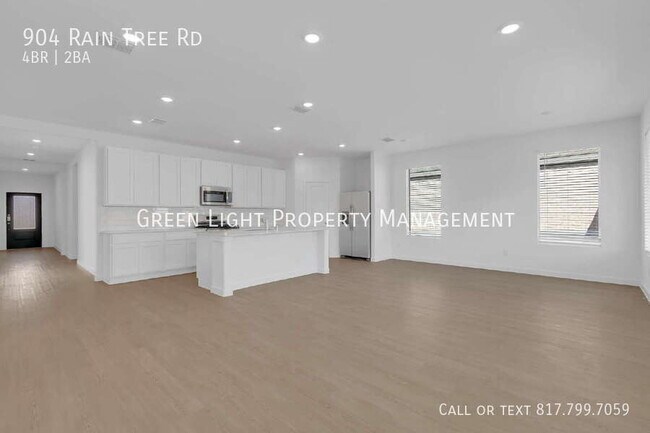 Building Photo - 904 Raintree Rd