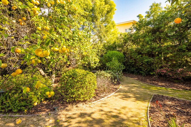 Building Photo - 10744 Charnock Rd