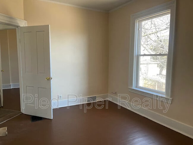 Building Photo - 404 E Prospect Terrace