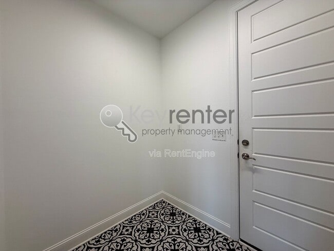 Building Photo - 1843 Seven Pines Ln