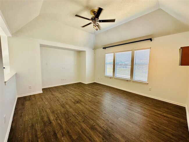 Building Photo - 901 Bethpage Dr