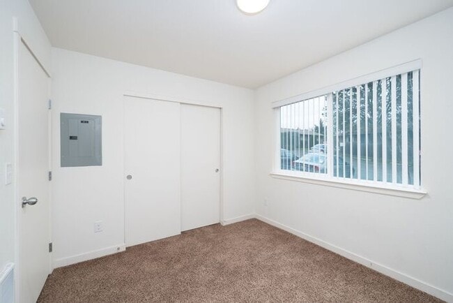 Building Photo - Brand New Apartments Central Park Rose