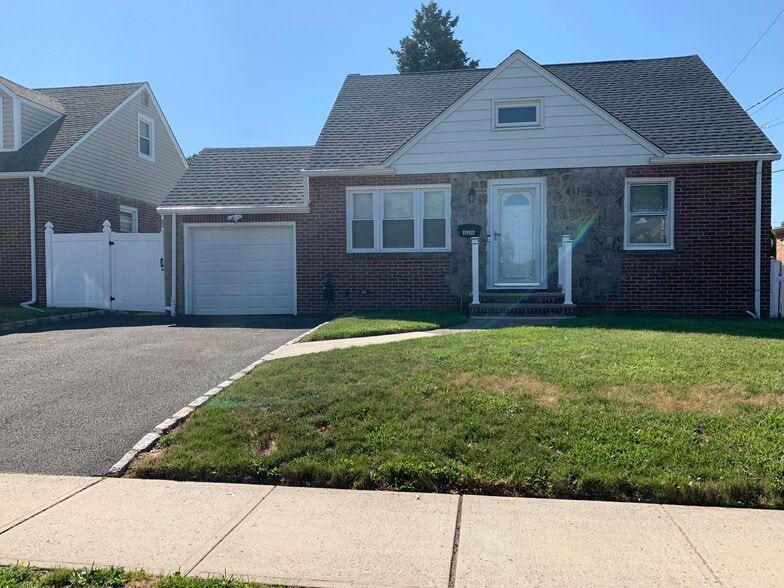 Front of house - 969 Braun Ter