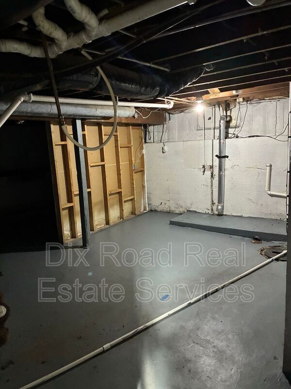 Building Photo - 2217 Winton St