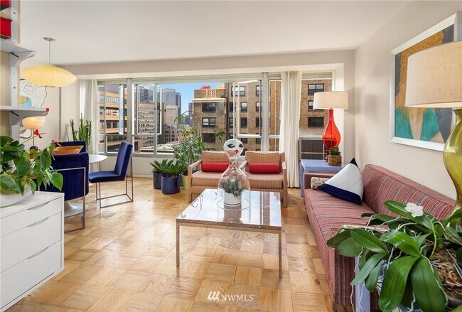 Building Photo - Light & bright view 1 bed 1 bath condo First Hill