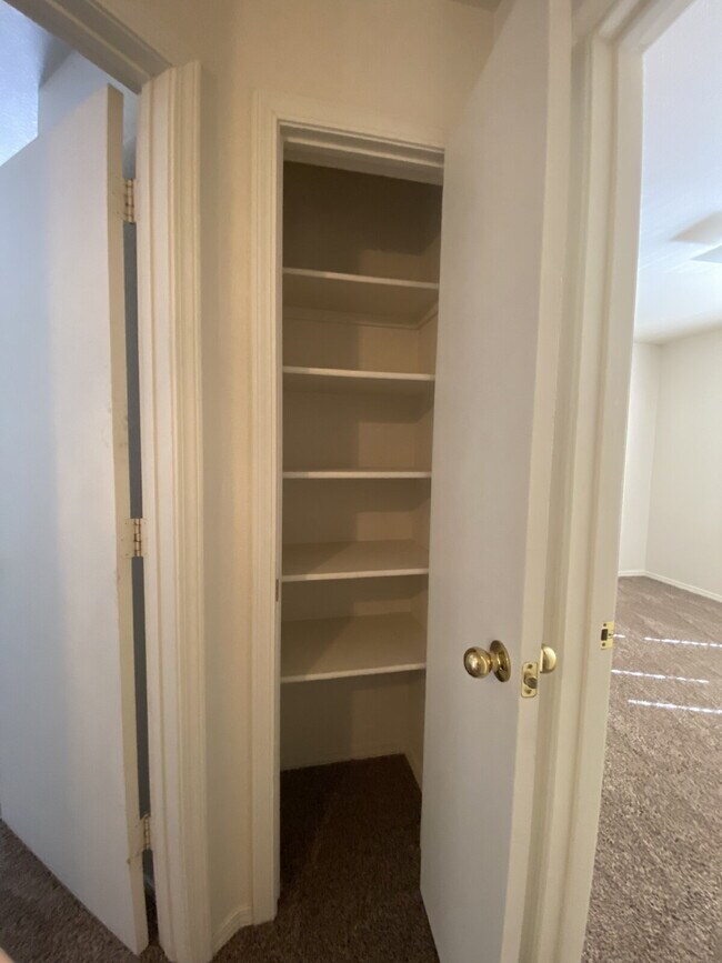 Building Photo - GATED COMMUNITY - 3 Bedroom w/Loft